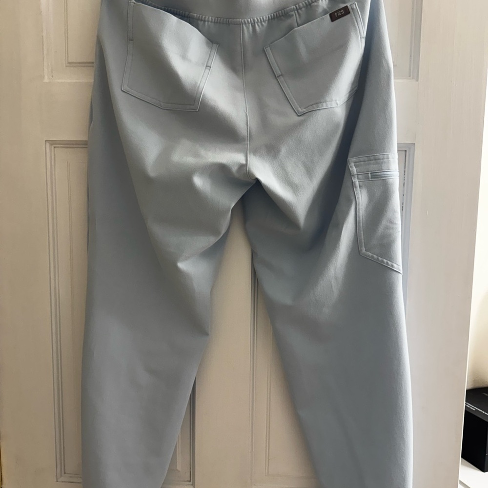 Figs Open Skies Scrub set: LIKE NEW CONDITION - Picture 2 of 5